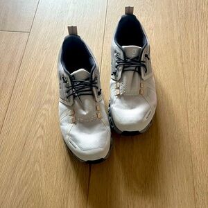 On Women's Cloud 5 Waterproof Shoes in size 6.5 - Pearl/Fog